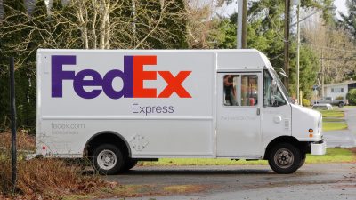 Ein Engel ohne Flügel: FedEx-Fahrer hilft alleinerziehender Frau in Not
