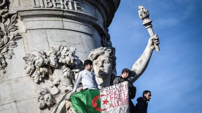 Paris hält den Atem an: Algerien protestiert