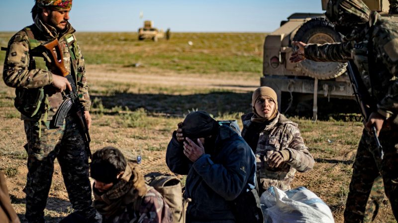 Syrien: IS-Angehörige gehen in Gefangenschaft und streben Heimkehr an – ohne Reue zu zeigen