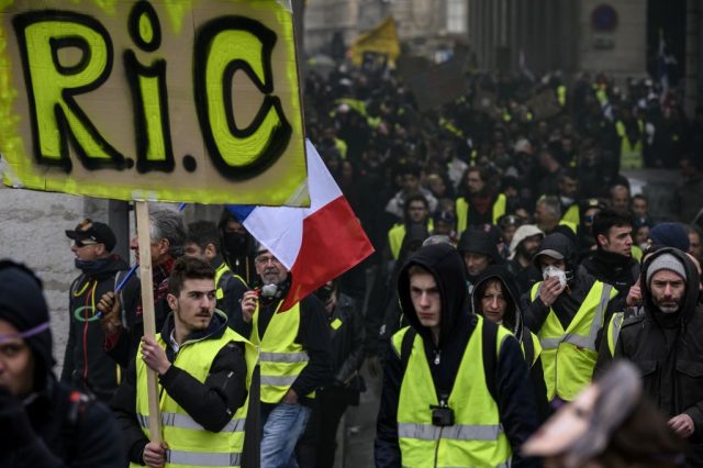 „Gelbwesten“ demonstrieren den 16. Samstag in Folge in Frankreich