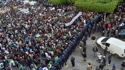 Tausende Studenten sind unterwegs: Algerien protestiert gegen eine 5. Amtszeit seines Machthabers