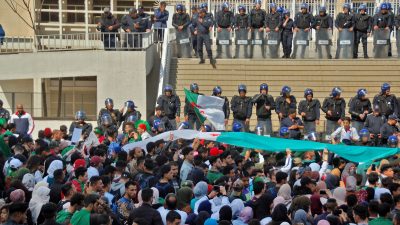Zehntausende demonstrieren in Algerien gegen Staatschef Bouteflika