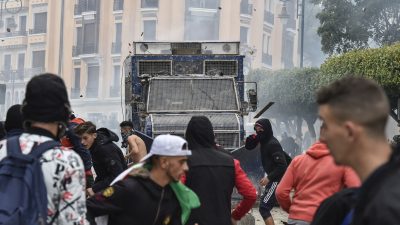Großdemonstration gegen Algeriens Staatschef – Behörden: 112 Polizisten verletzt, 195 Festnahmen