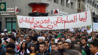 Algerische Regierung zieht die Semesterferien vor, damit Studenten aufhören zu protestieren