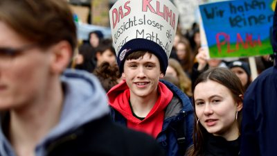 Zehntausende deutsche Schüler beteiligen sich an erstem Weltklimastreik