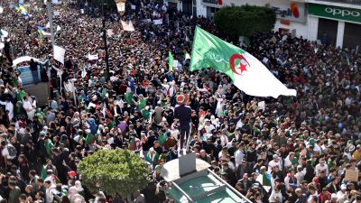 Protest gegen Algeriens Staatschef treibt erneut Hunderttausende auf die Straße