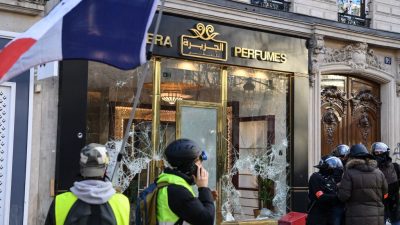 Macron kündigt entschiedene Maßnahmen gegen Gewalt bei „Gelbwesten“-Protesten an
