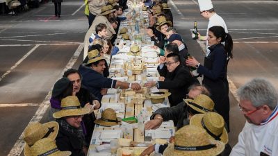 Frankreich stellt mit längstem Bankett der Welt Guinness-Rekord ein