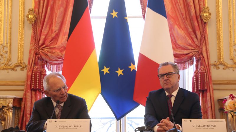 Bundestagspräsident Schäuble unterzeichnet Parlamentsabkommen mit Frankreich
