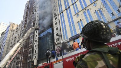 Mindestens 17 Tote bei Brand in Hochhaus in Bangladeschs Hauptstadt Dhaka