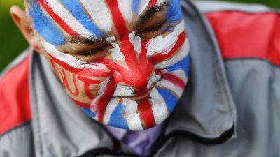 „Harter Brexit, Brexit jetzt“: Tausende Brexit-Anhänger protestieren vor Parlament in London