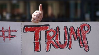 Beliebtheit des US-Präsidenten steigt: Donald Trump freut sich über positive Umfragen