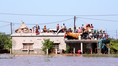 Retter mit Katastrophe in Mosambik überfordert