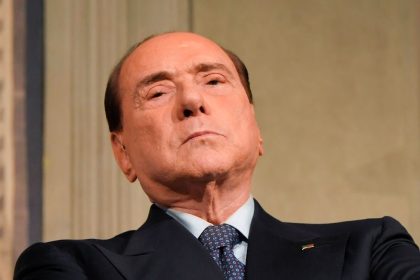 Berlusconi nach Corona-Infektion aus Krankenhaus entlassen