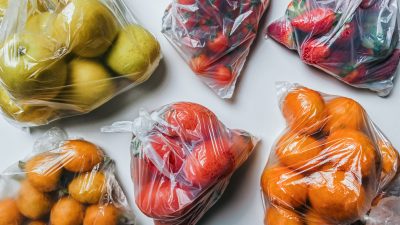 Verbraucher nutzen immer mehr dünne Plastikbeutel für Obst und Gemüse