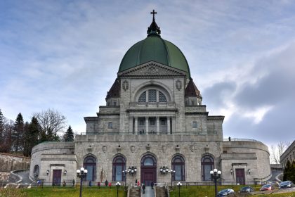Messer-Attacke auf Priester während TV-Gottesdienst in Kanada