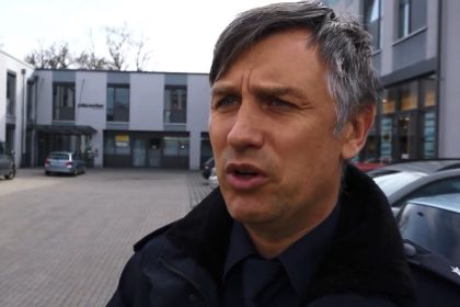 Großeinsatz in Bayreuth: Mehrere Verletzte nach Messer-Attacke im Jobcenter – Täter (38) von Polizei im Stadtgebiet gestellt