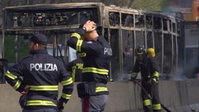 Bus-Terror in Italien: „Niemand kommt hier lebend raus!“ – 51 Kinder in Lebensgefahr gebracht