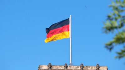 SPD-nahe Stiftung: Deutsche haben mehr Angst vor Rechtsextremismus als vor Ausländerkriminalität
