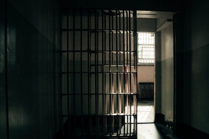 Wird Berlin das neue Gotham City? – Justizsenator plant offenen Vollzug mit Stadtgang für Mörder und Sex-Täter