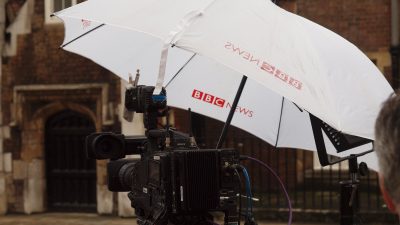 Fake News: BBC zahlt Poroschenko Entschädigung für erfundenen Korruptionsbericht