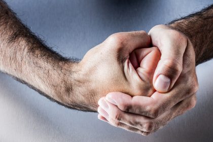 Platzwunde und Rippenbrüche in Fulda: 62-Jähriger in Gaststätte krankenhausreif geschlagen: