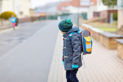 Hamburg gegen „Elterntaxis“: Eltern sollen ihre Kinder nicht mehr zur Schule fahren