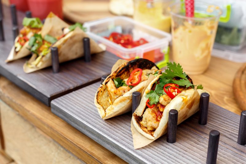 Frisch zubereitete Tacos an einem Imbiss. Foto: iStock