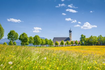 Diebe stehlen jahrhundertealte Heiligenfigur aus bayerischer Klosterkirche