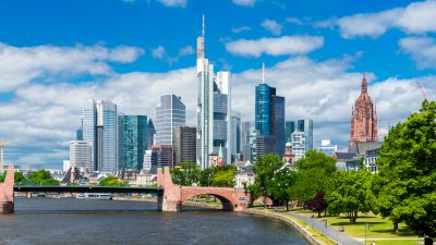 Druck aus Berlin: Deutsche Bank prüft mögliche Fusion mit Commerzbank