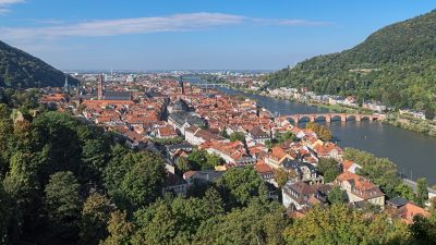Heidelberg: 18 Streifenwagen bei Einschulungs-Schlägerei – Polizistin durch Messer verletzt