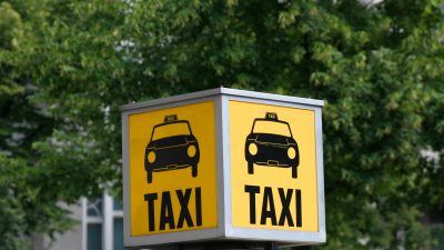 Verkehrsminister Scheuer will bis 2020 den Taxi- und Fahrdienstmarkt verändern
