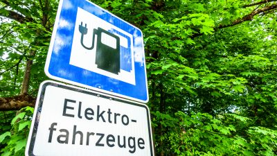 Deutsche beim Thema E-Mobilität skeptischer als viele andere Europäer