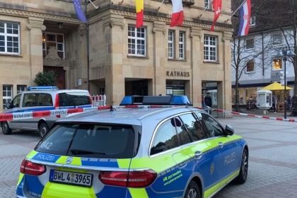 Täter rief: „Rufen sie die Polizei!“ und stach zu – Messer-Attacke im Rathaus Schramberg