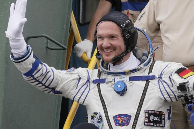 Alaaf „Astro-Alex“! Alexander Gerst fährt beim Rosenmontagszug mit