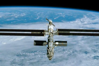 SpaceX-Raumkapsel dockt an Internationale Raumstation an