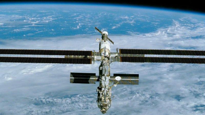SpaceX-Raumkapsel dockt an Internationale Raumstation an