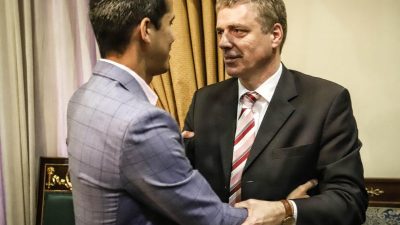 Vor dem Heimflug: Guaidó trifft deutschen Botschafter