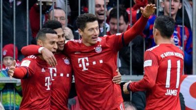 Bayern übernehmen Tabellenführung – BVB schlägt VfB spät