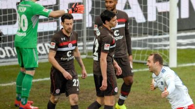 Vier Spielunterbrechungen: HSV feiert Kantersieg bei Pauli