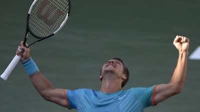 Tennisprofi Kohlschreiber siegt überraschend gegen Djokovic