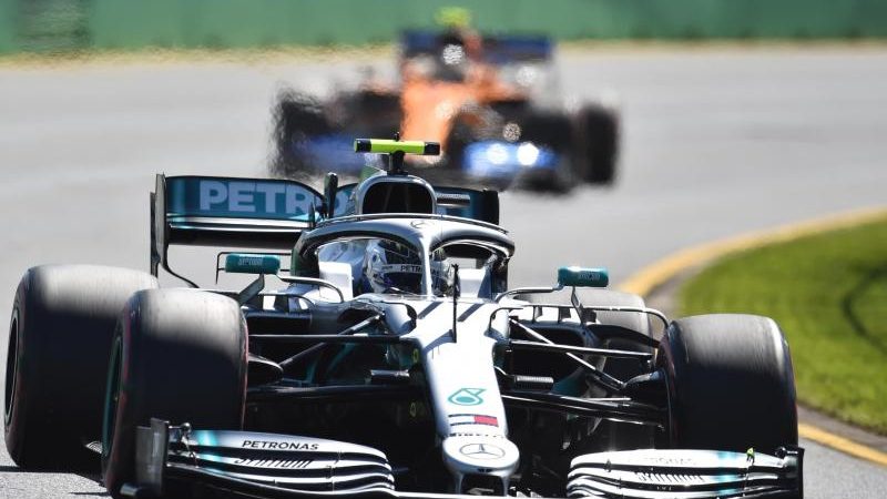 Hamilton im ersten Formel-1-Training der Saison vorn