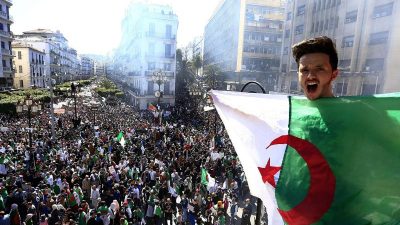 Tausende Studenten in Algier fordern Bouteflikas Rücktritt