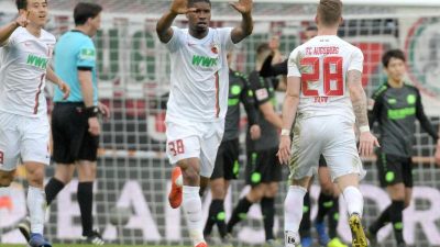 Augsburg dreht Spiel gegen Hannover – Ziel Klassenerhalt