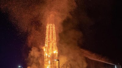 Österreich: Brenzlige Szenen bei Weltrekord-Feuer