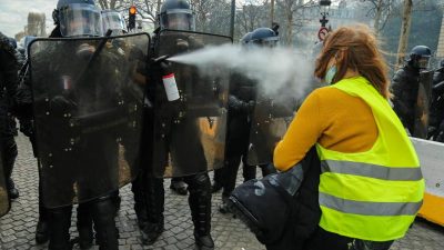 Kritik an Frankreichs Regierung nach „Gelbwesten“-Krawallen – Le Pen fordert Auflösung linksextremer Gruppen