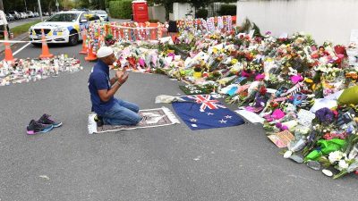 Neuseeländer geben vier Monate nach Anschlag auf Moscheen ihre Waffen ab
