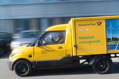 „Splitter- und Funkenbildung“: Akkus explodieren nach E-Auto-Brand bei der Post in Herne