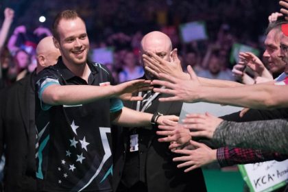 Hopp unterliegt bei Premier-League-Debüt van Barneveld
