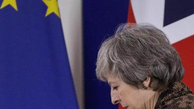 Britisches Schicksal: Riesen-Demo in London gegen Brexit – Rücktrittsforderungen, Neuwahlen?